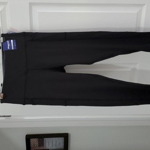 NWT AEROPOSTALE HIGHRISE SPORT CAPRI - Picture 1 of 6